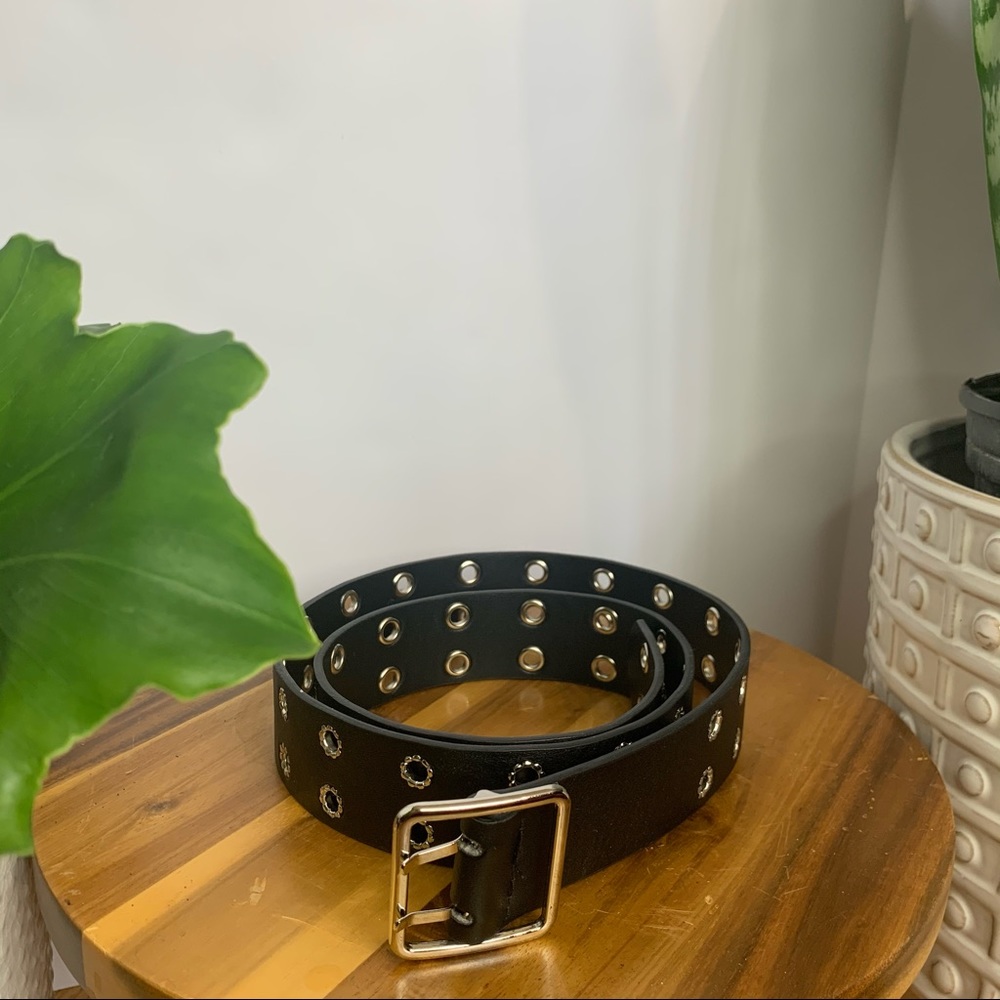 SHEIN Black Eyelet Decor Buckle Belt